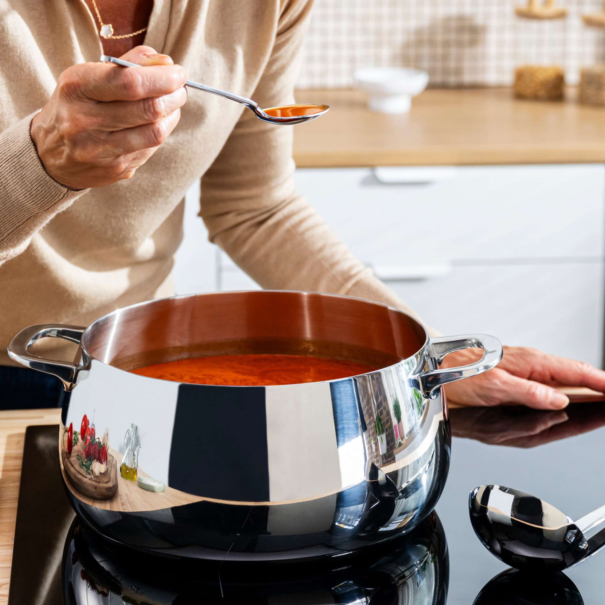 Belly-casserole-stellar-steel-24CM-1