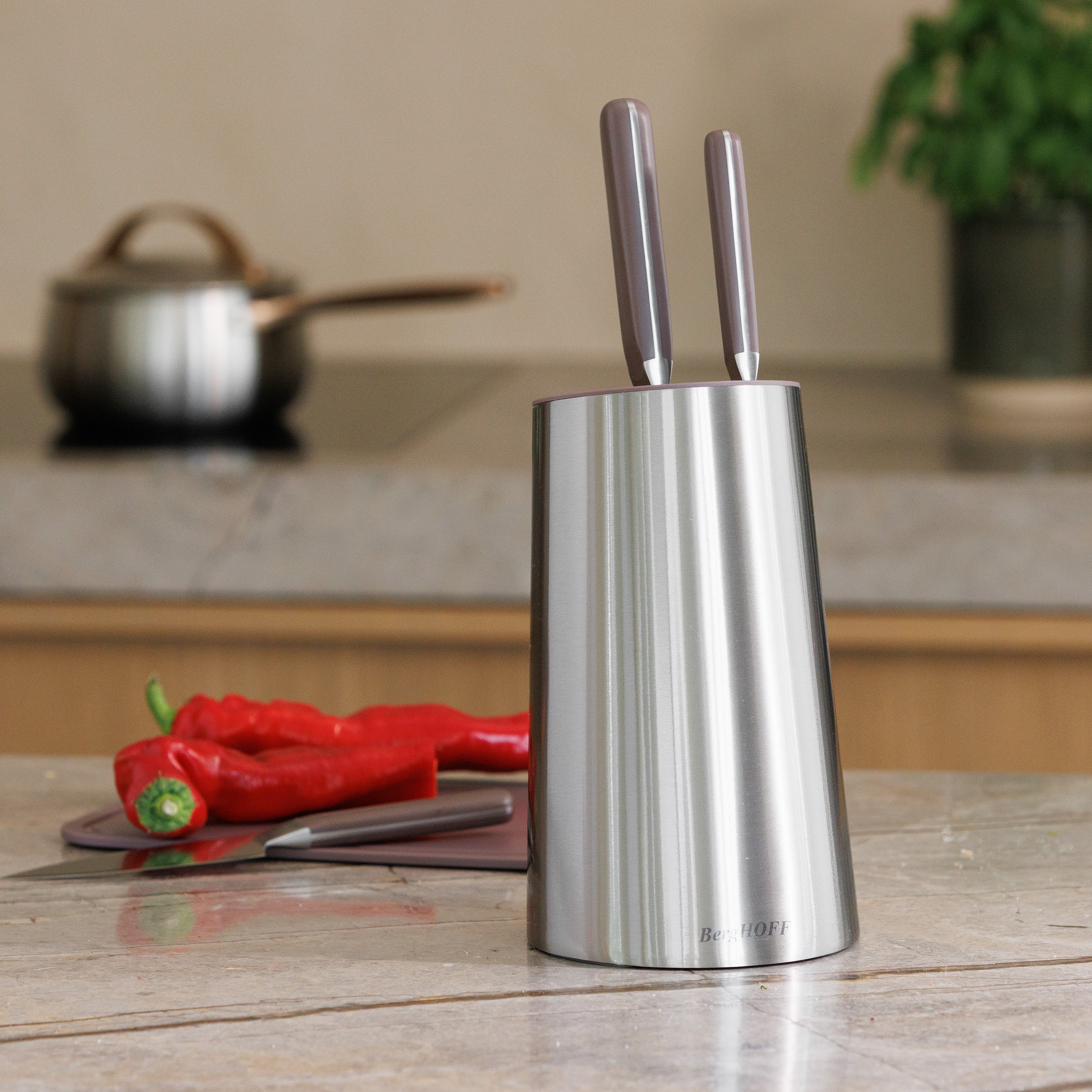 Elements-Curve-knife-block-aubergine-counter