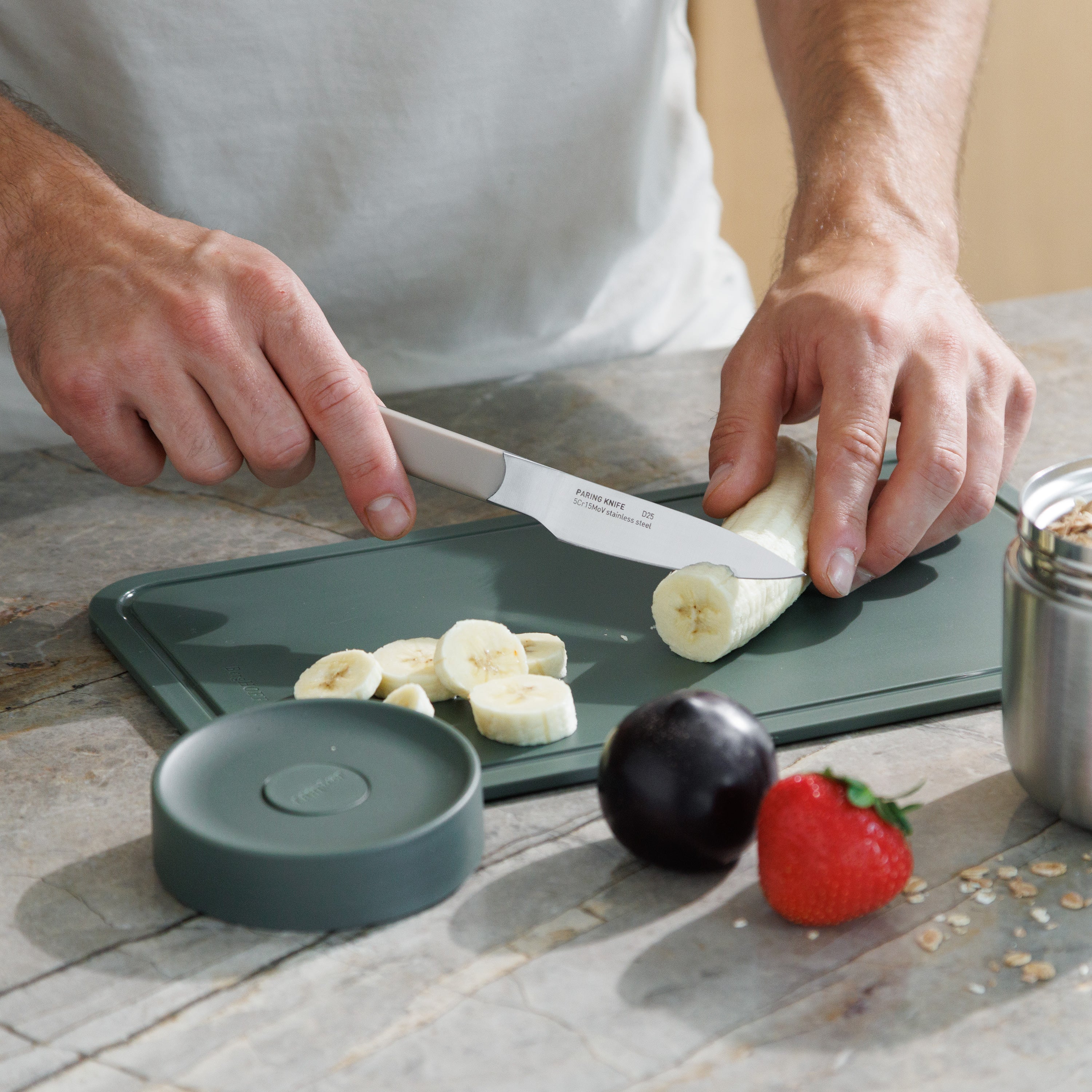 Elements-Paring-Knife-8,6-cm-sand-lifestyle