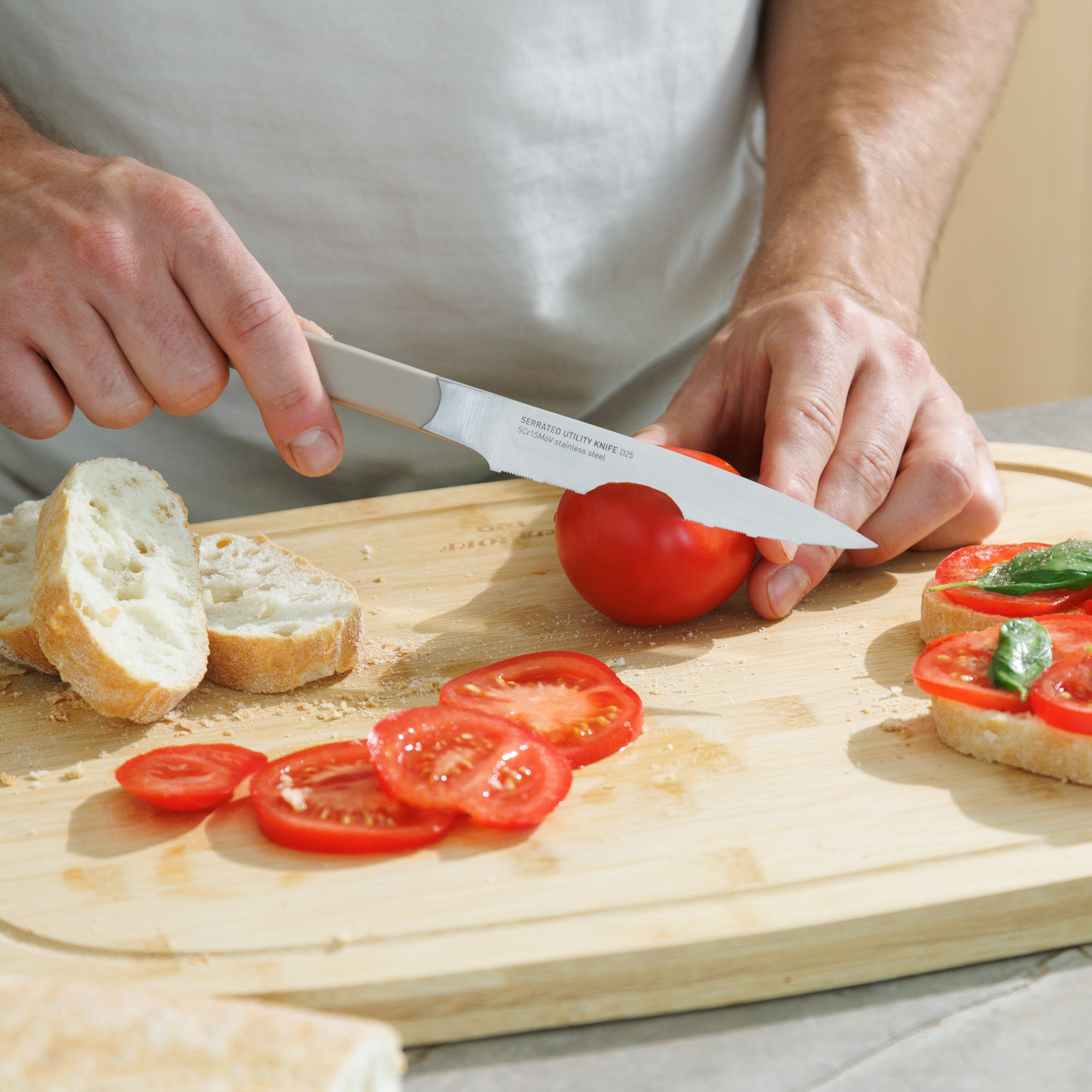 Elements-Serrated-Knife-11,5-cm-sand-lifestyle