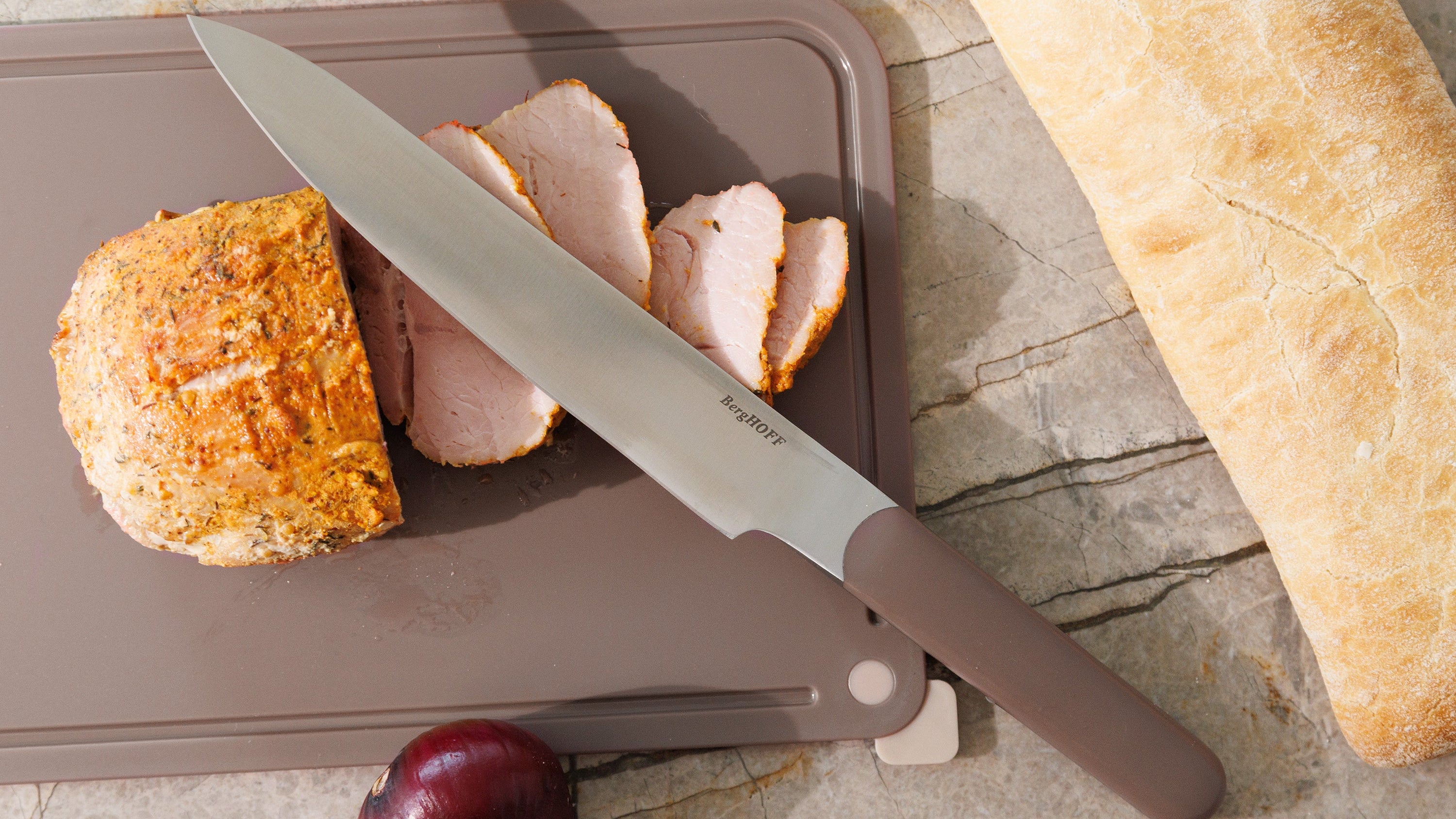Elements-carving-knife-20-cm-aubergine-lifestyle