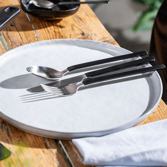 Flatware-set-20-piece-smokey-black-elegant-1