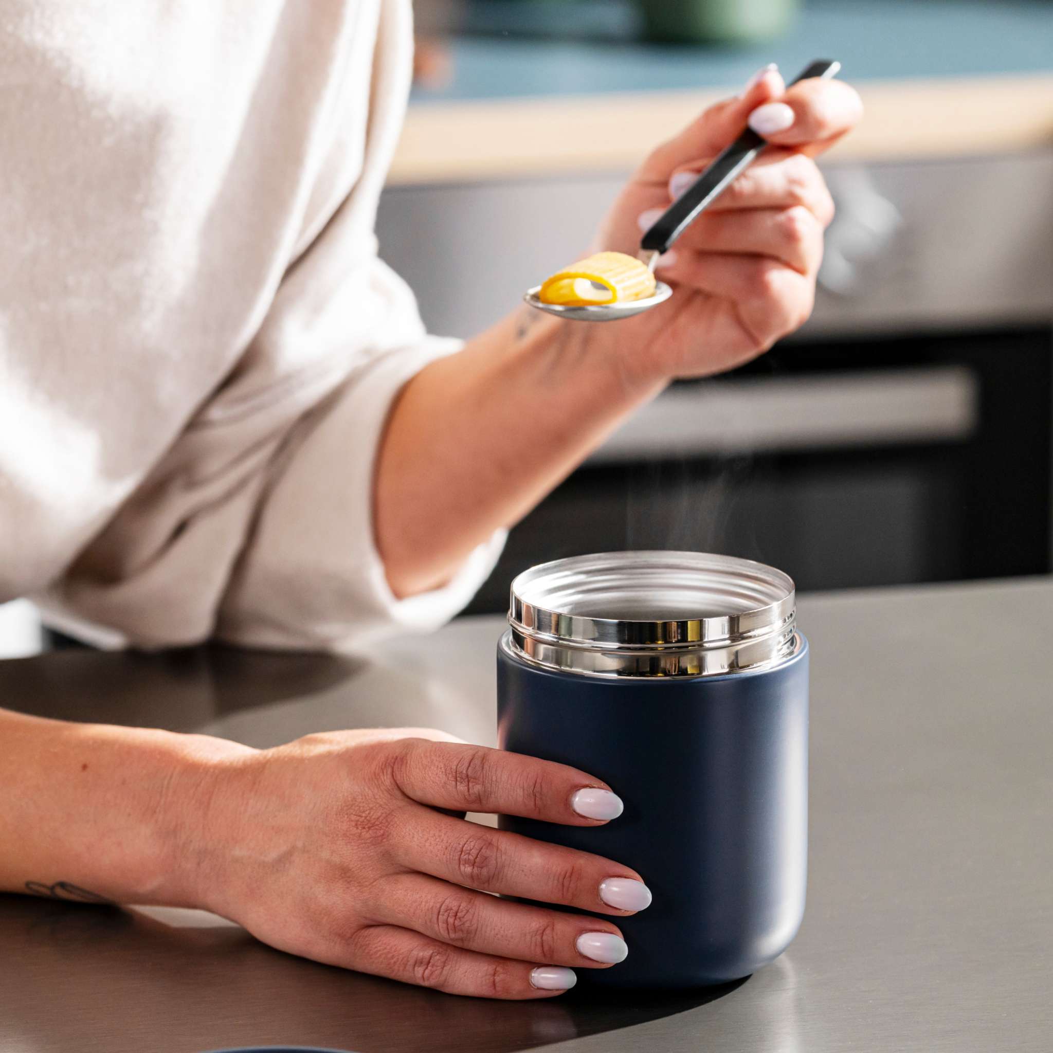 Nommie-snackable-food-jar-navy-lunch