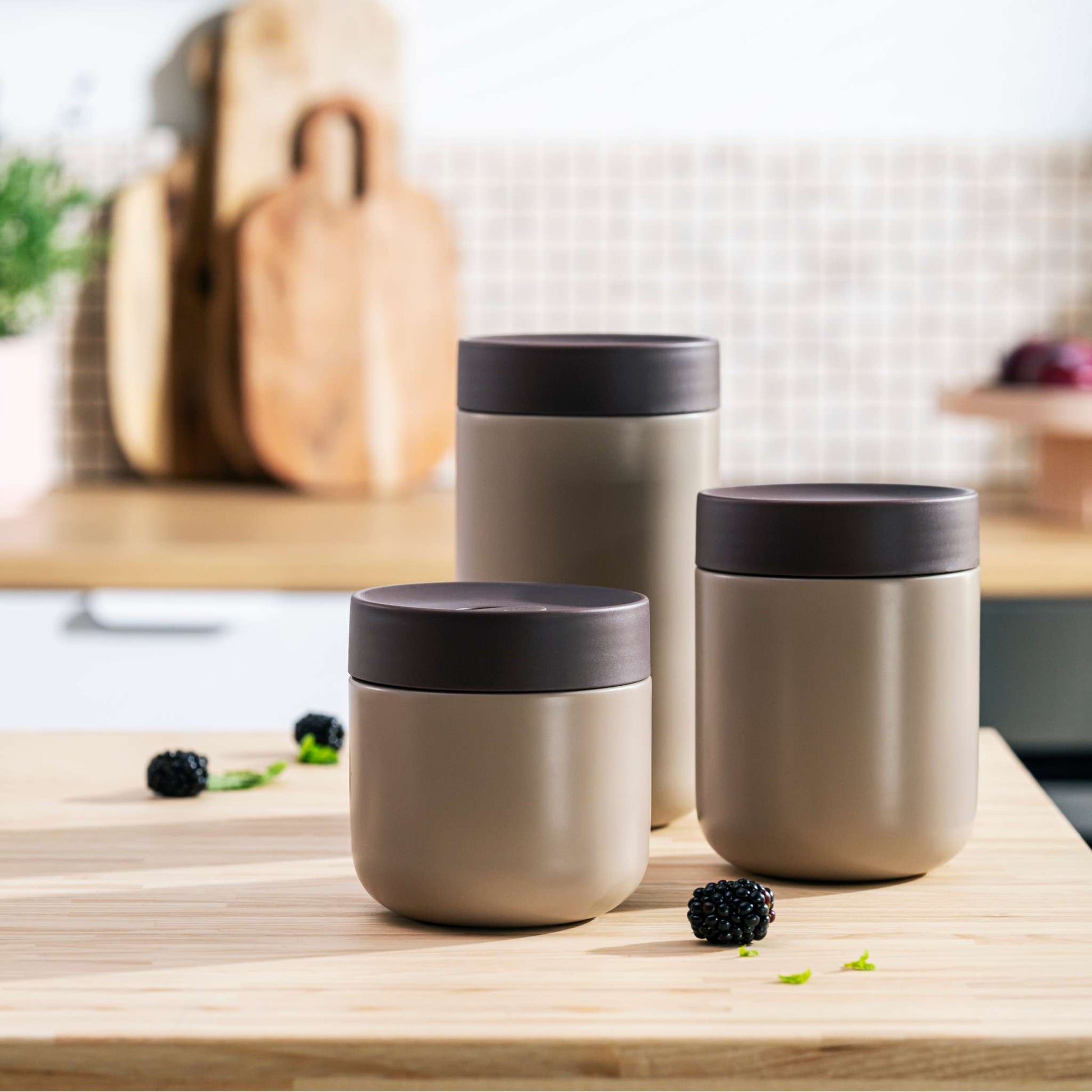 Nommie-Snackable-food-jar-sand-all-sizes-2