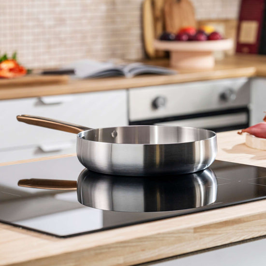 Belly-frying-pan-warm-blush-24-cm-lifestyle