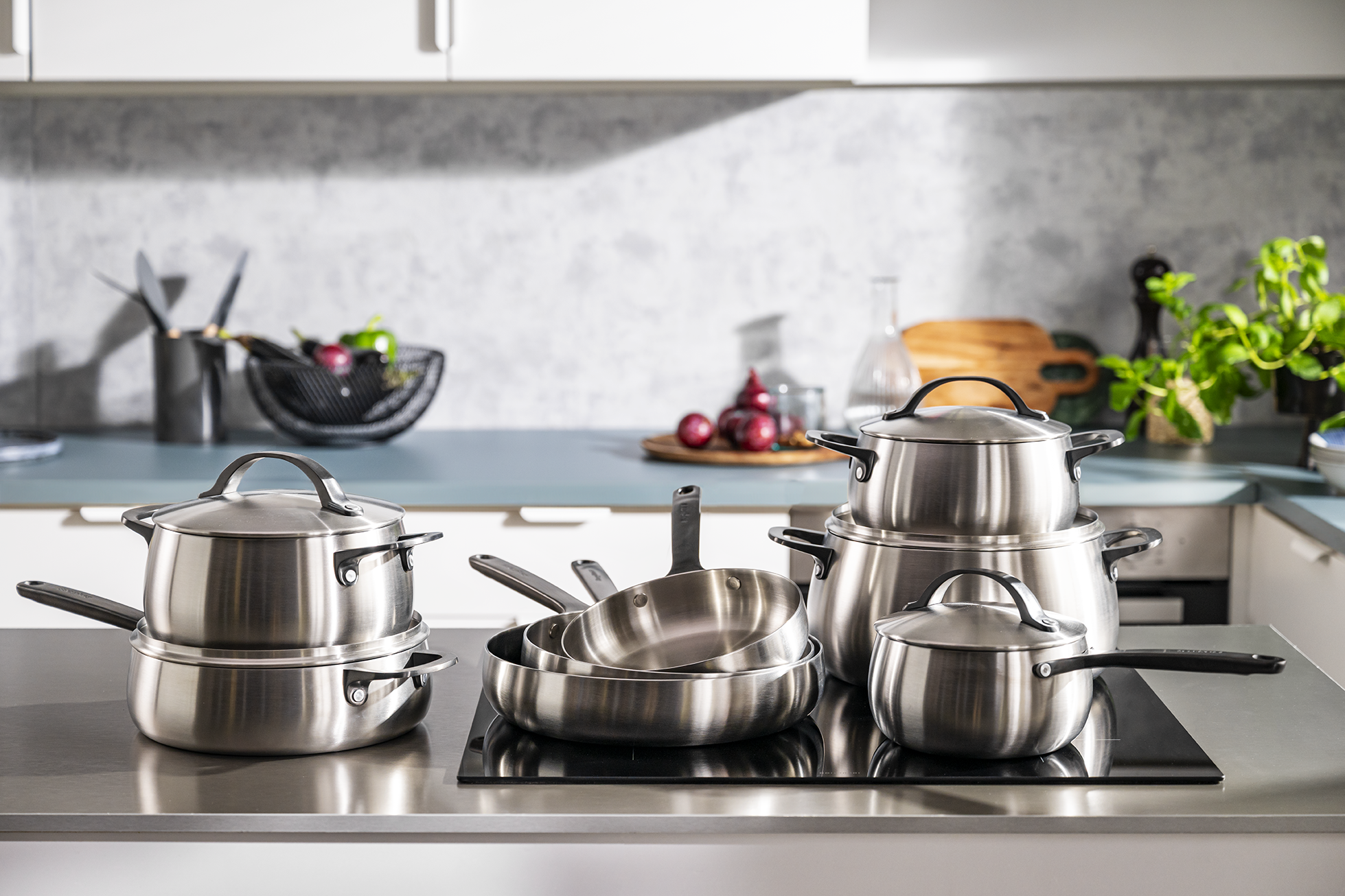 Belly-full-house-cookware-set-13-piece-smokey-black-lifestyle