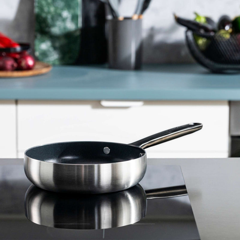 Belly-non-stick-frying-pan-smokey-black-20-cm-lifestyle
