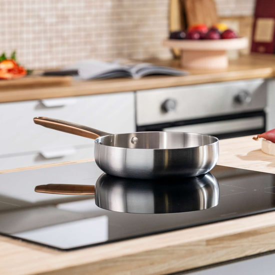 Belly-small-frying-pan-20-cm-warm-blush-lifestyle