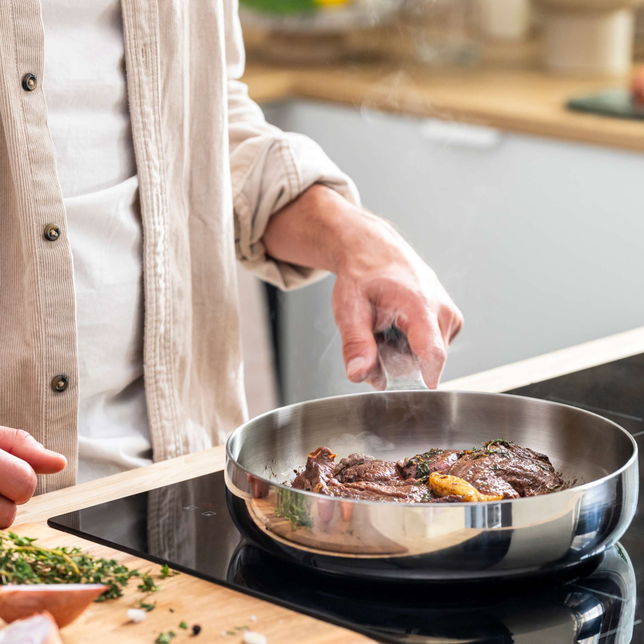 Belly-frying-pan-24-cm-stainless-steel-steak