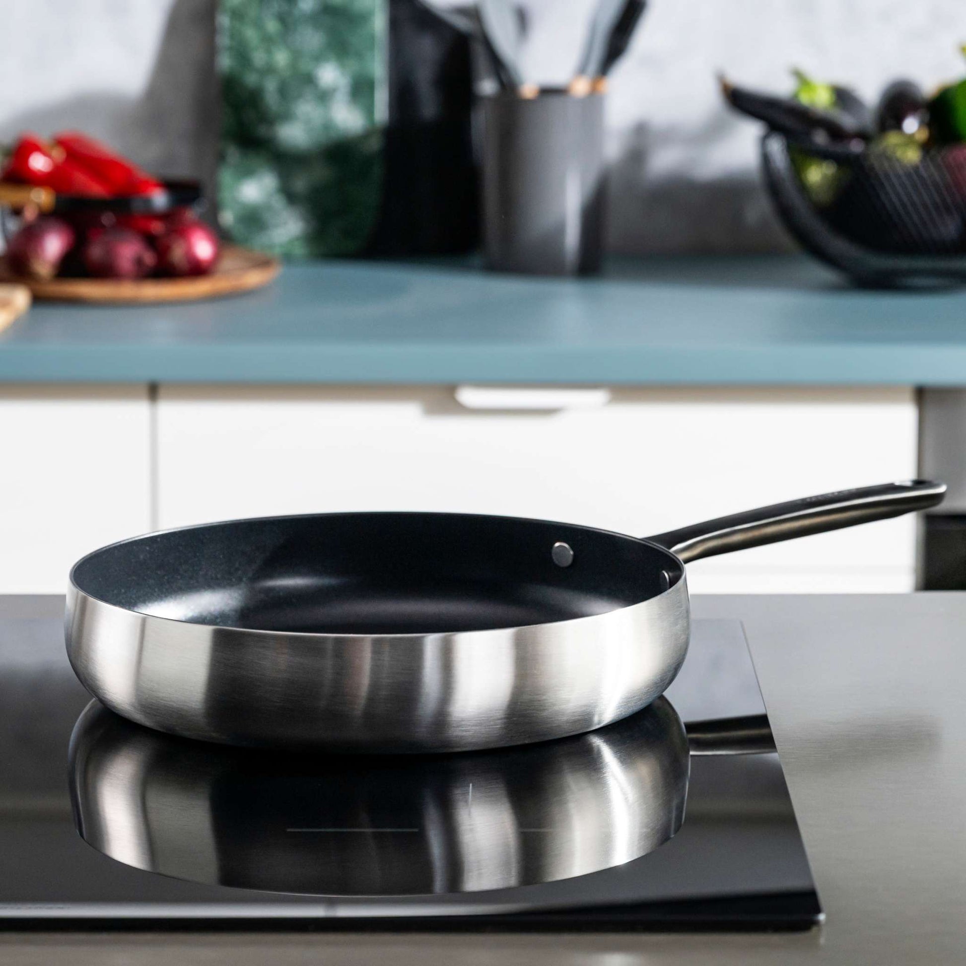 Belly-frying-pan-non-stick-smokey-black-28CM