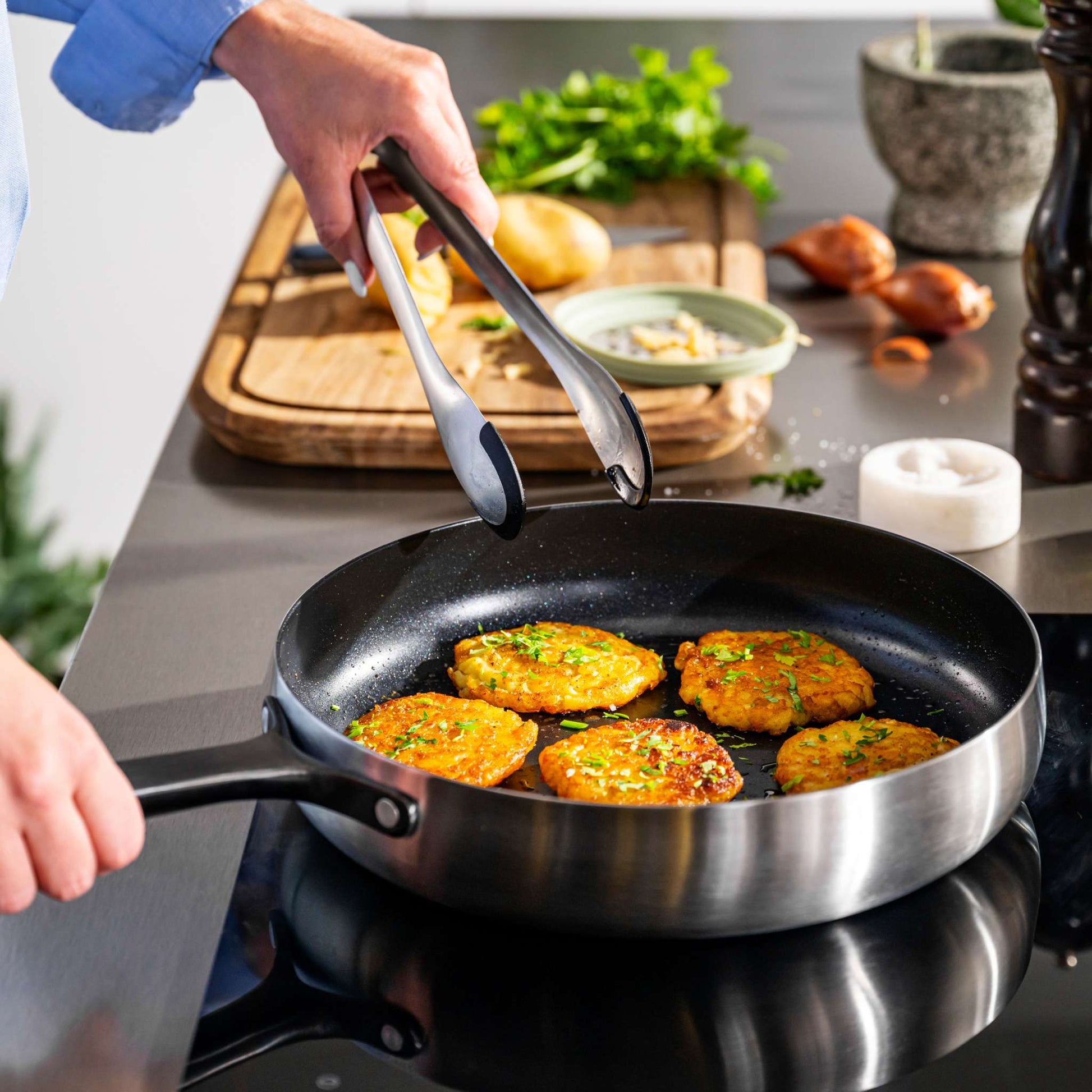 Belly-non-stick-frying-pan-smokey-black-24-cm-cooking