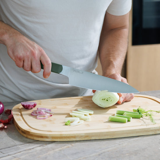 Elements-Chefs-knife-19-cm-khaki-in-use