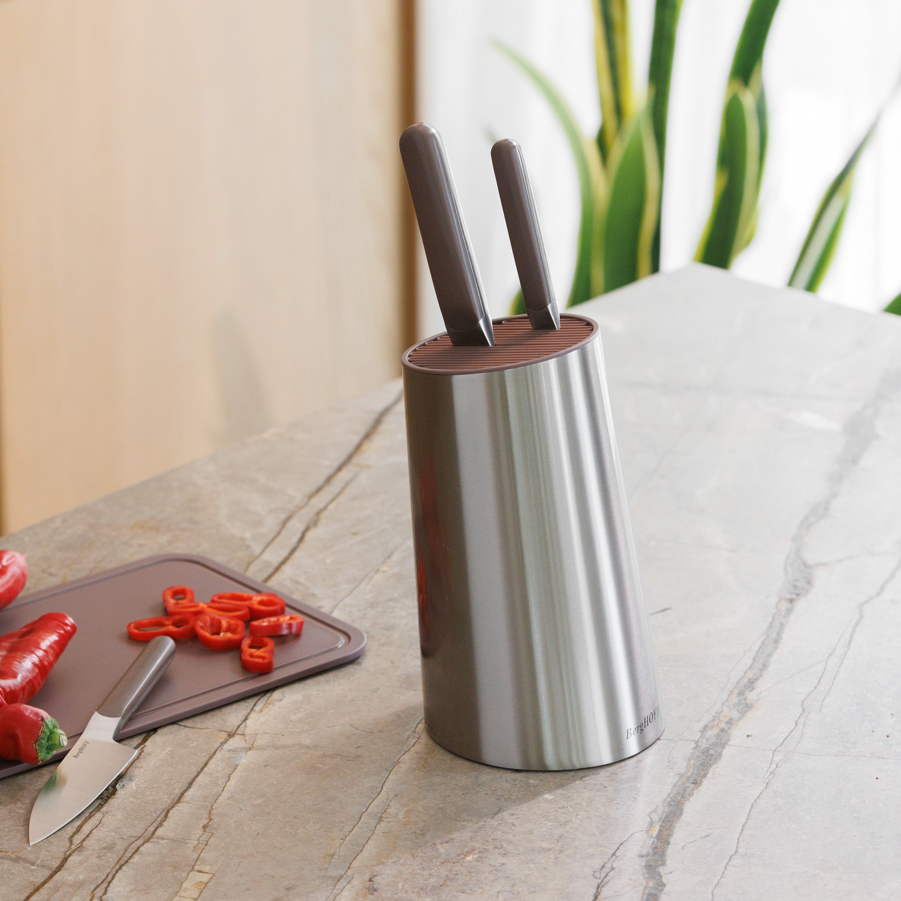 Elements-Curve-knife-block-aubergine-lifestyle