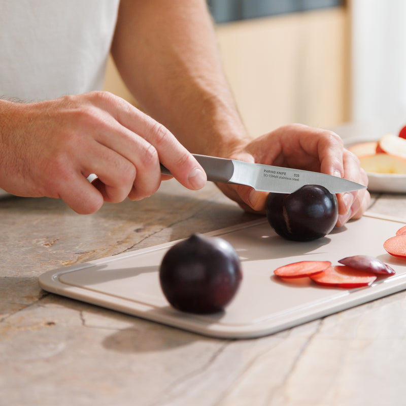 Elements-paring-knife-8,6-cm-aubergine-lifestyle