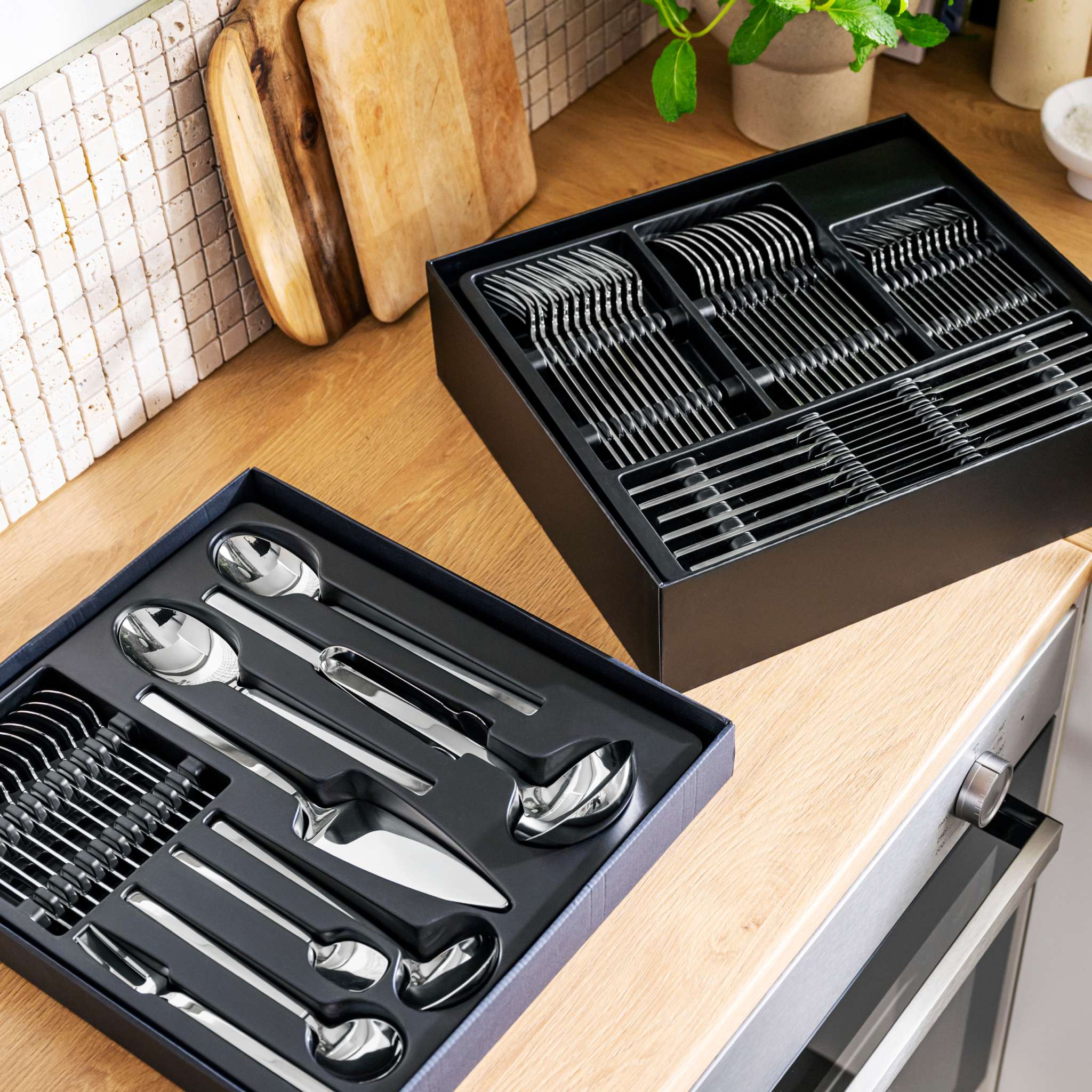 Flatware-set-72-piece-stellar-steel-elegant-box
