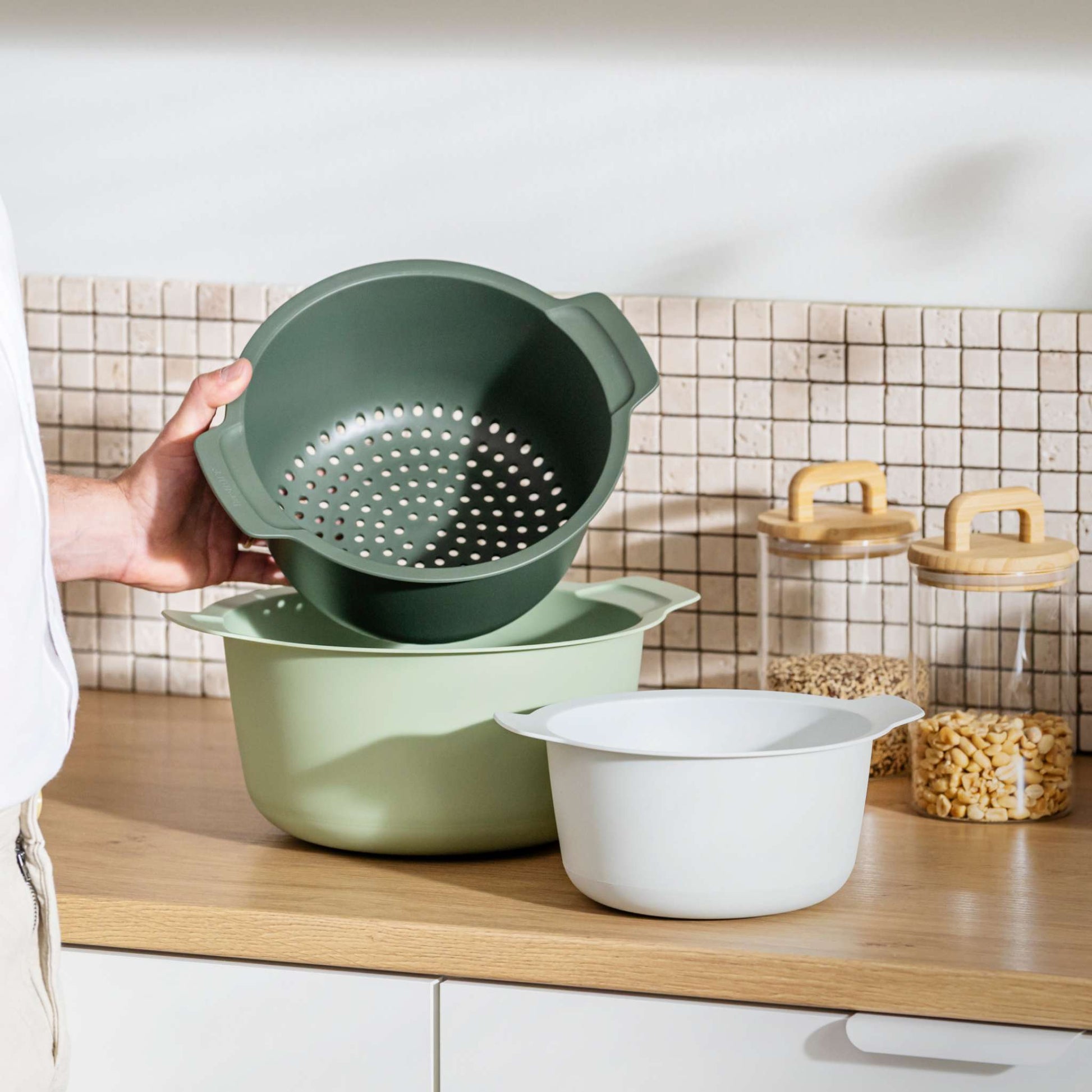 Mixing-bowls-and-colander-set-3
