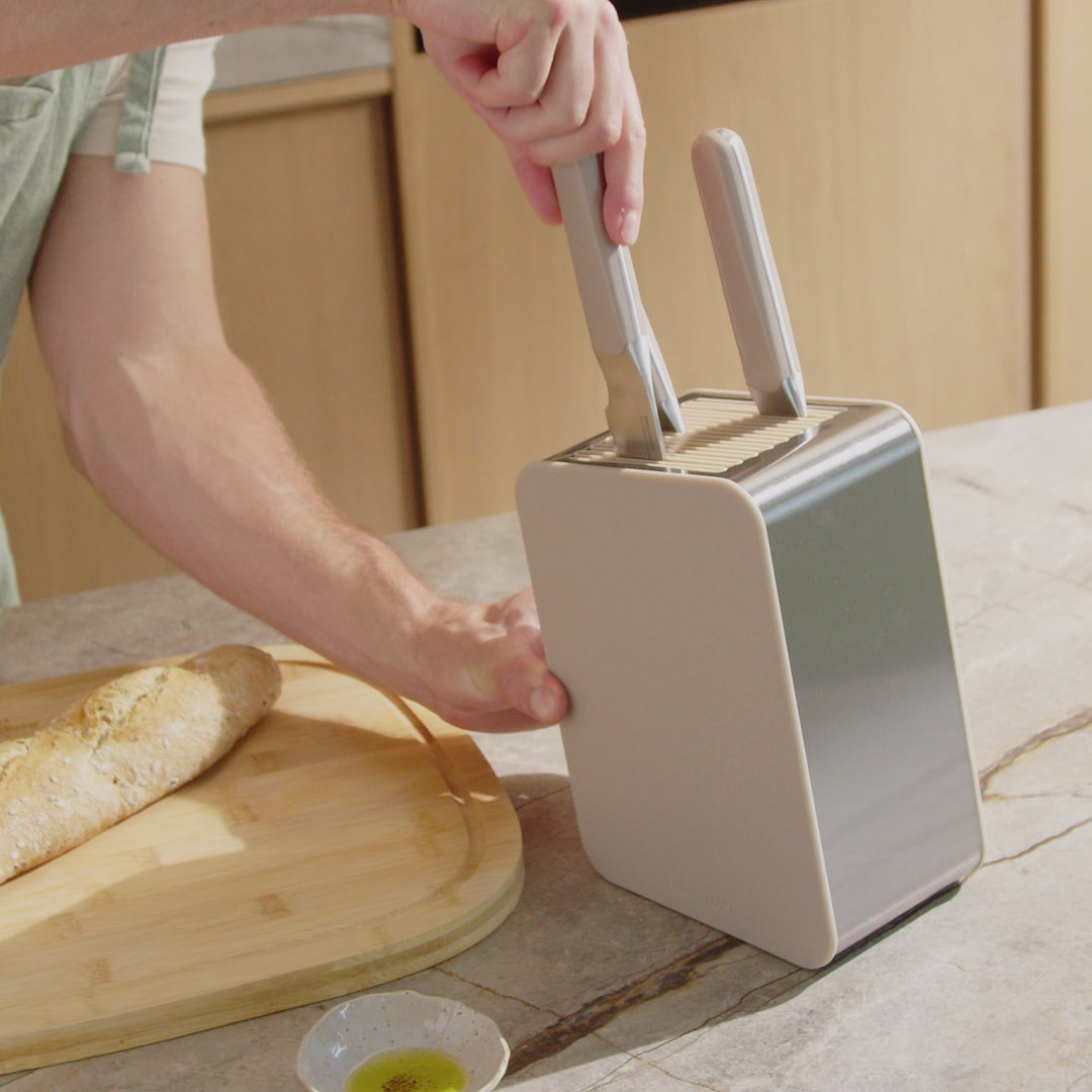 Load video: Elements-bread-knife-20-cm-sand-video