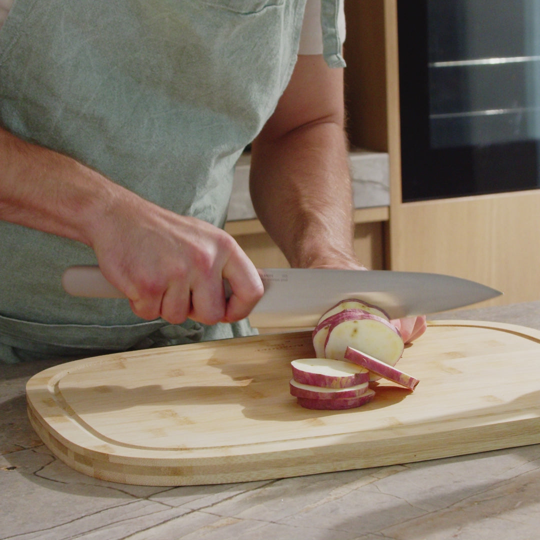 Load video: Elements-Chef&#39;s-Knife-19,6-cm-Sand-video