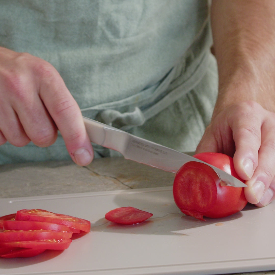 Elements-serrated-knife-11,5cm-aubergine-video