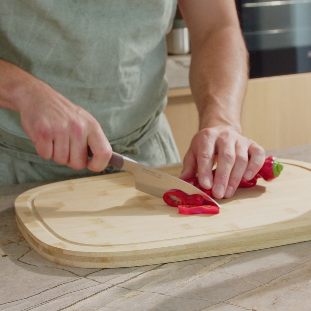 Load video: Elements-santoku-knife-11,5-cm-aubergine-video