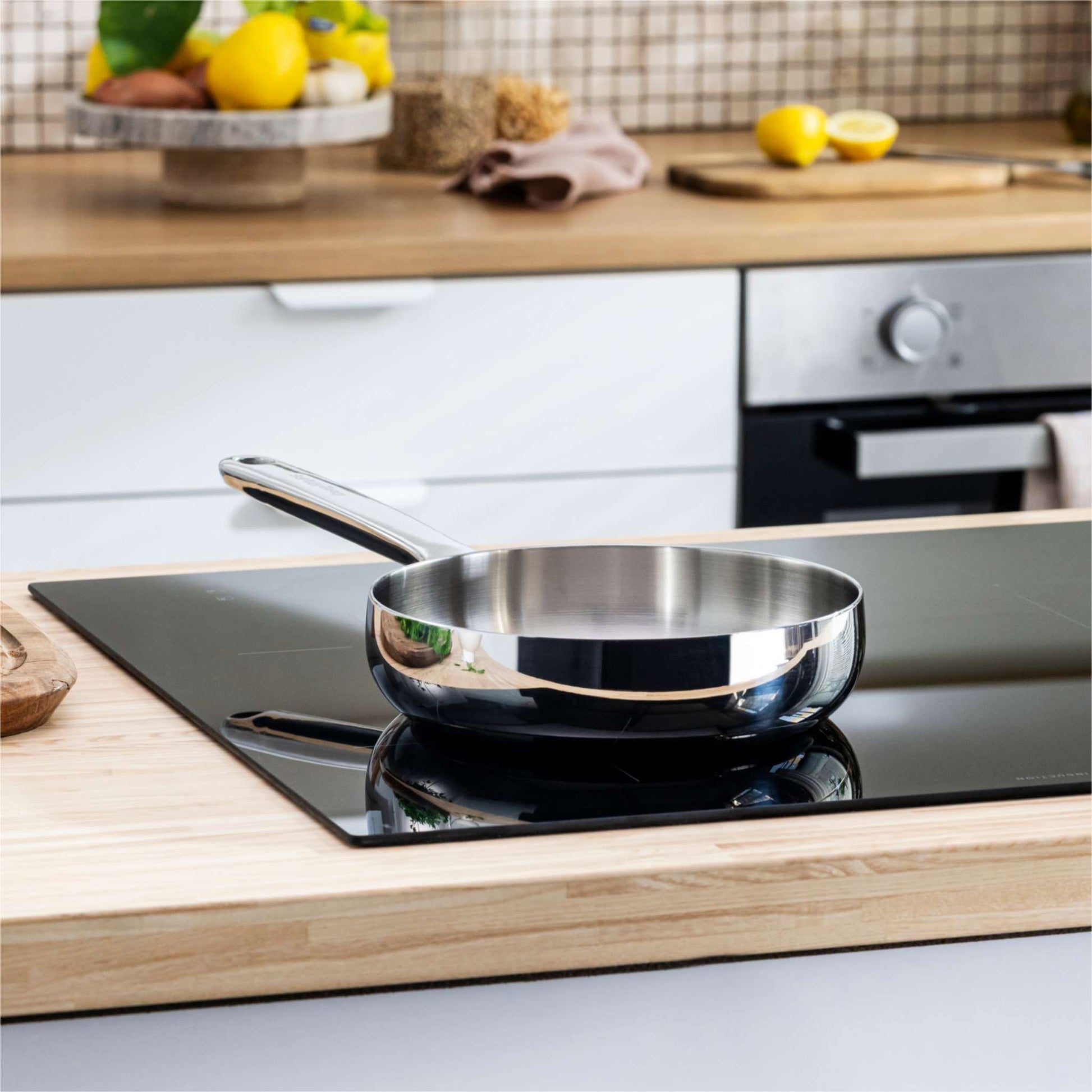 Belly-small-frying-pan20-cm-stellar-steel-lifestyle