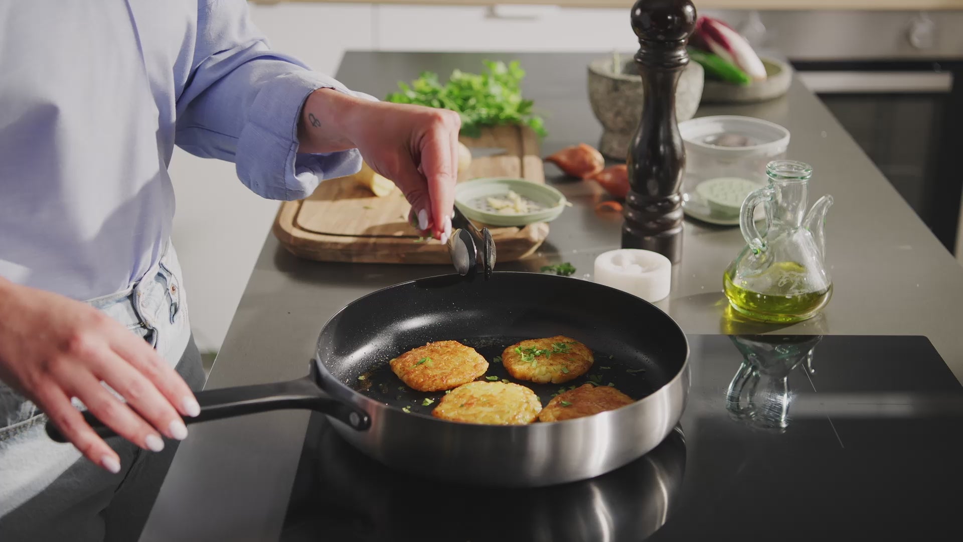Load video: Belly-non-stick-frying-pan-smokey-black-video